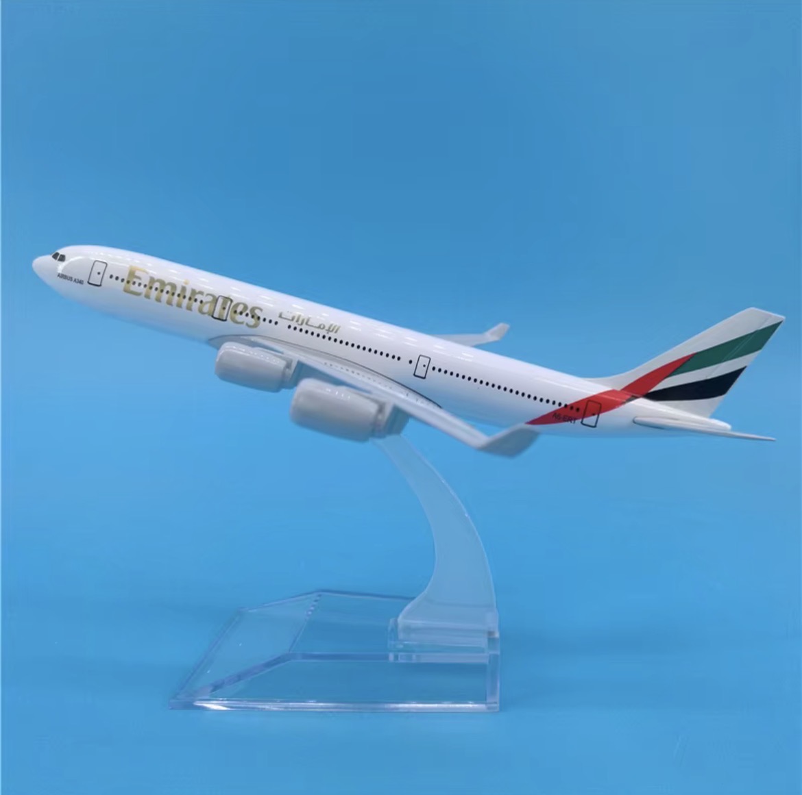 AIRBUS 340 EMIRATES