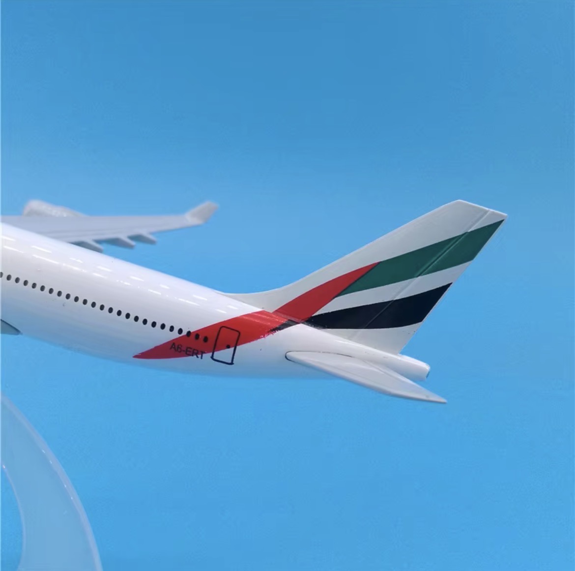 AIRBUS 340 EMIRATES
