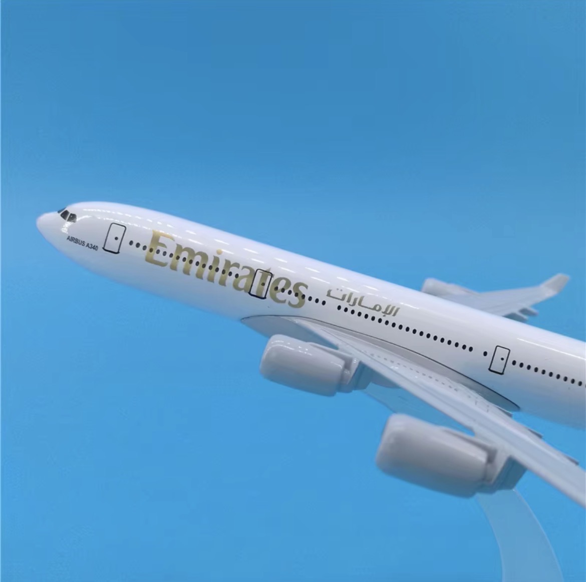 AIRBUS 340 EMIRATES